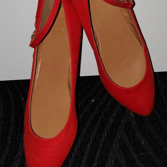 Red shoes - Picture 3 of 4